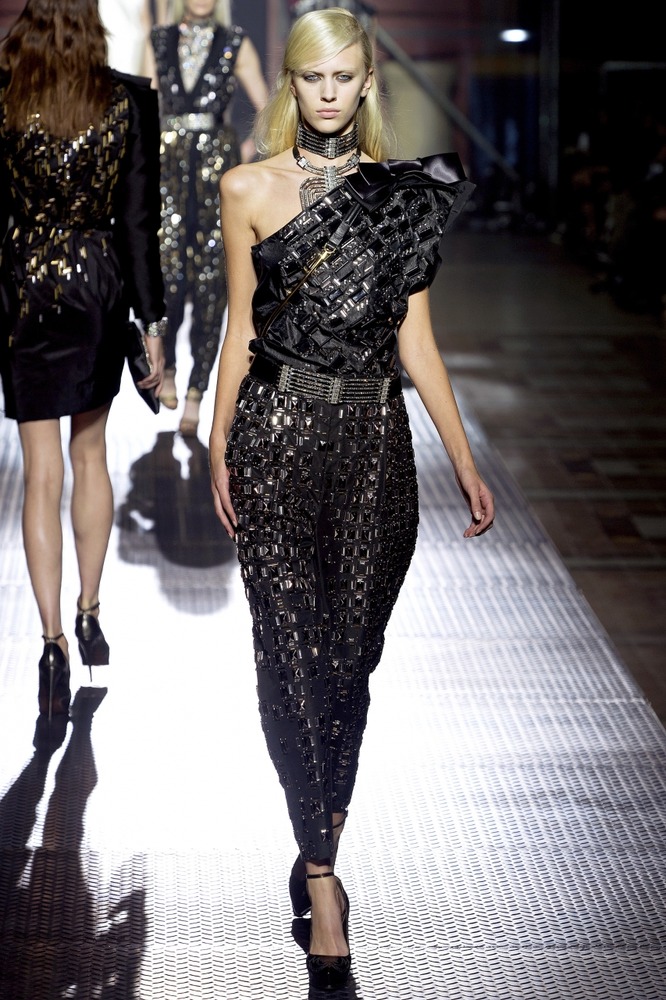 Гардероб наших леді в колекціях fashion дизайнерів - Страница 3 186e764ee8e93ceb84b6362483bacfba