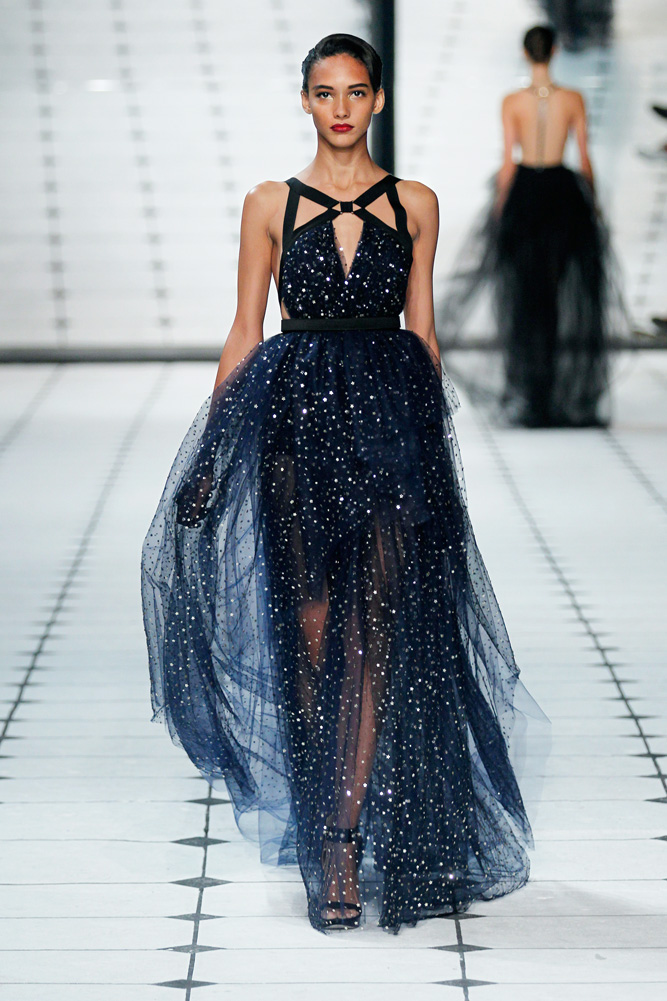 Гардероб наших леді в колекціях fashion дизайнерів - Страница 3 7629e878864dac34aa0d61d8dba9c917